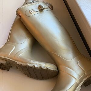Hunter Boots Women’s Original Tall Rain Boots in gold, size 8